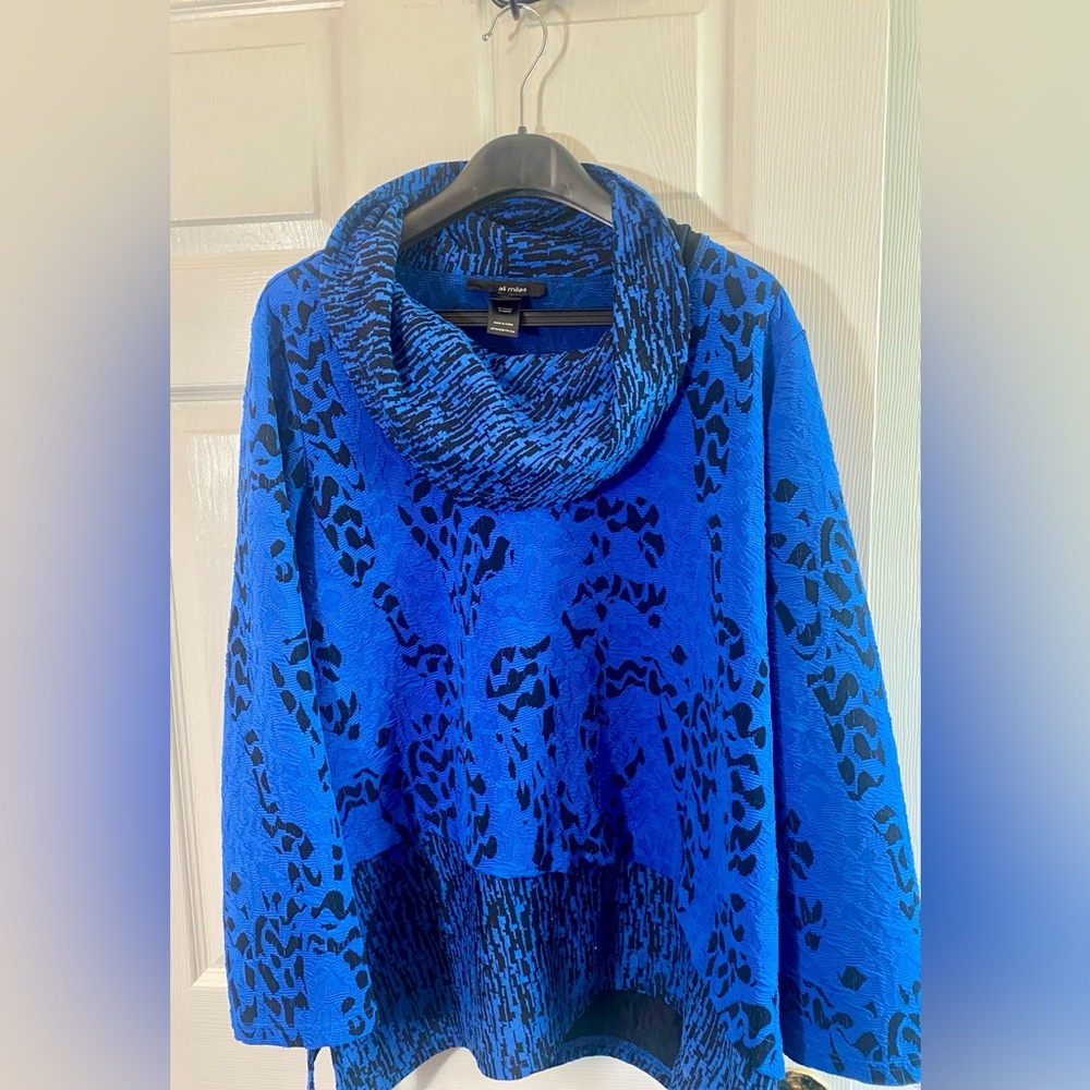 Ali Miles Cobalt Blue and Black Tunic Top